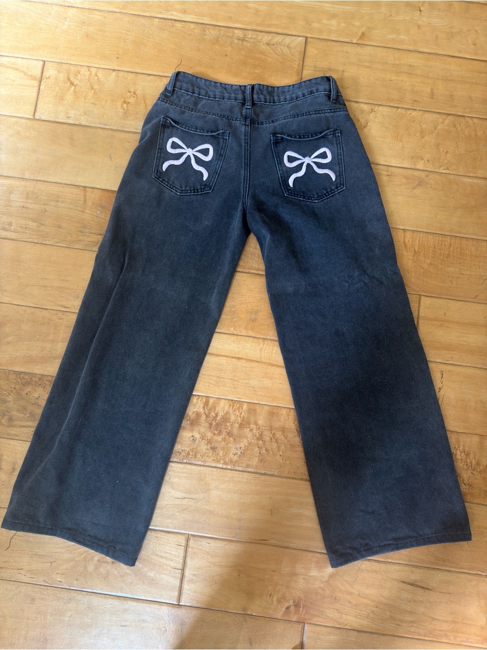 Edikted Black Wide-Leg Jeans with White Bow Pocket Embroidery size Small